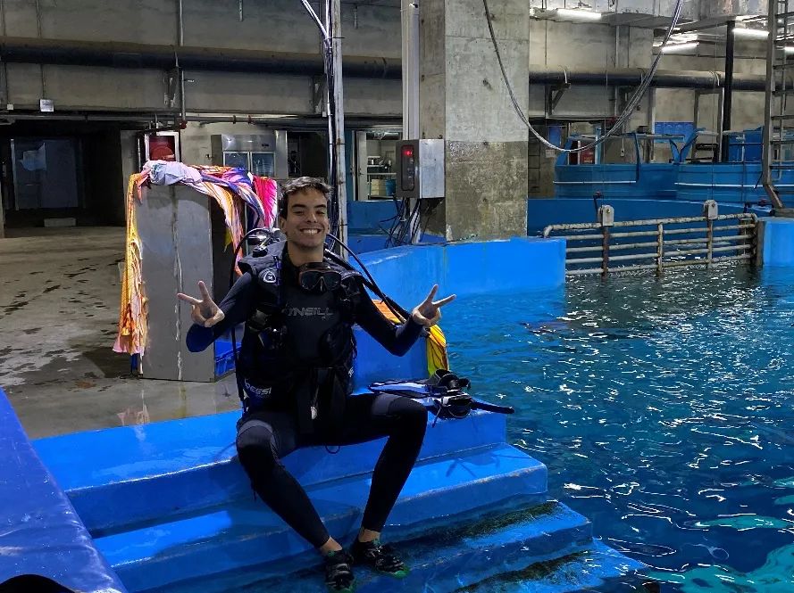 353DD61BBFD943BDA4CF48D7BB9_F164DD7B_2220A