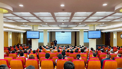 2021年两会后经济形势解读和展望---MG电子游戏治理学院上海分院果真课乐成举行