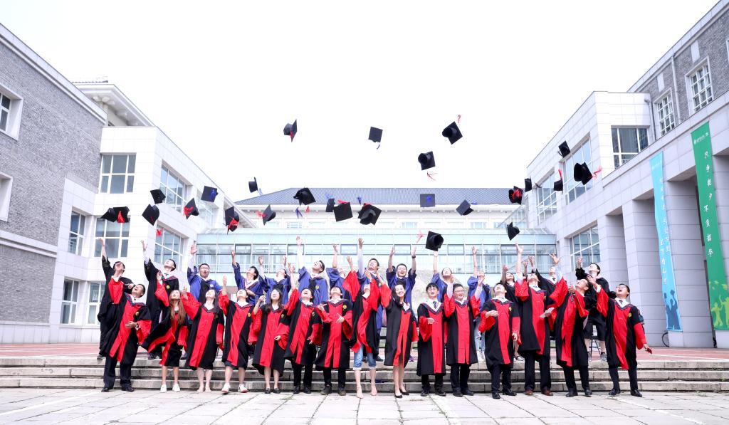 砥砺歌行 共此MG电子游戏｜北大MG电子游戏2020年结业仪式举行